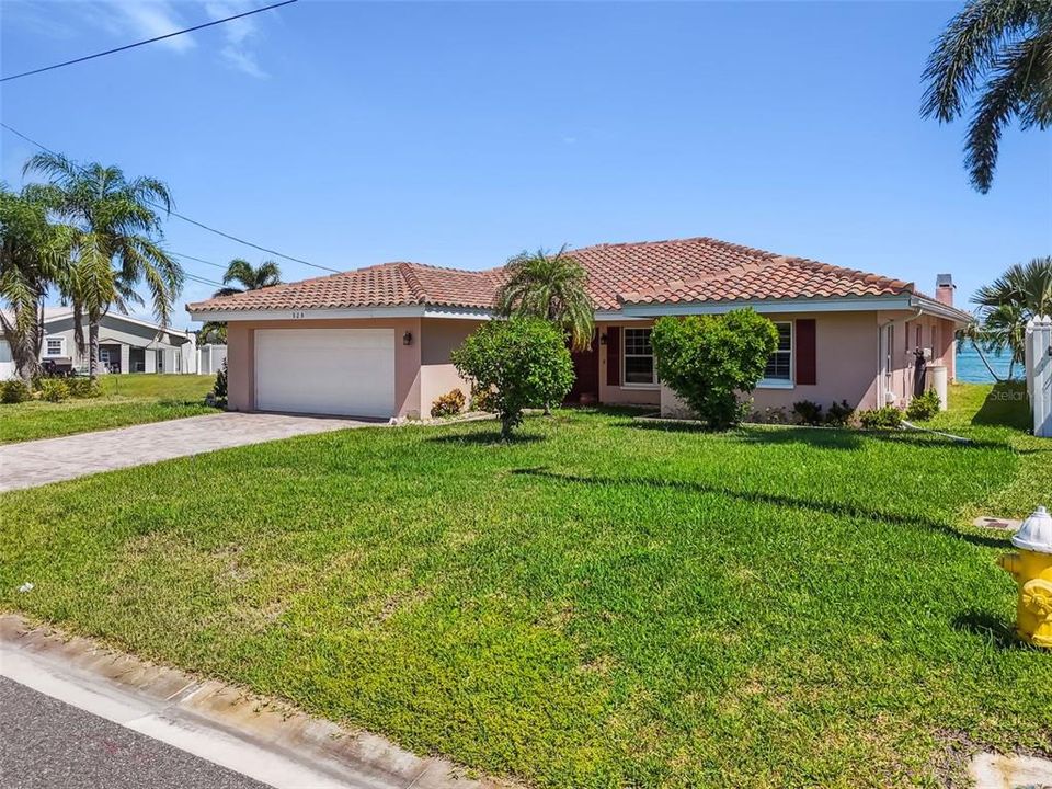 Activo con contrato: $1,390,000 (4 camas, 2 baños, 2273 Pies cuadrados)