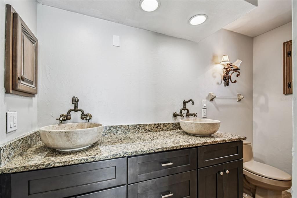 Activo con contrato: $1,390,000 (4 camas, 2 baños, 2273 Pies cuadrados)