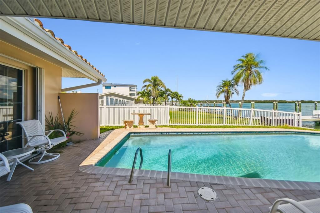 Activo con contrato: $1,390,000 (4 camas, 2 baños, 2273 Pies cuadrados)