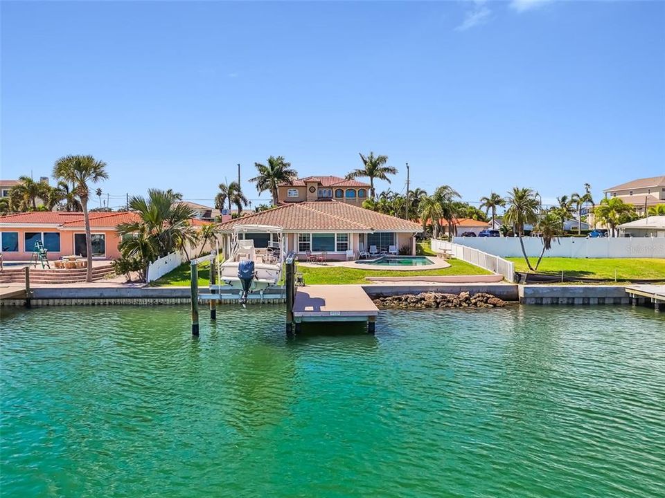 Activo con contrato: $1,390,000 (4 camas, 2 baños, 2273 Pies cuadrados)