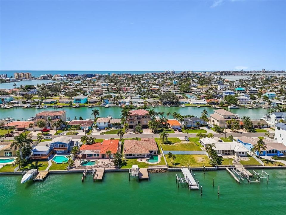 Activo con contrato: $1,390,000 (4 camas, 2 baños, 2273 Pies cuadrados)