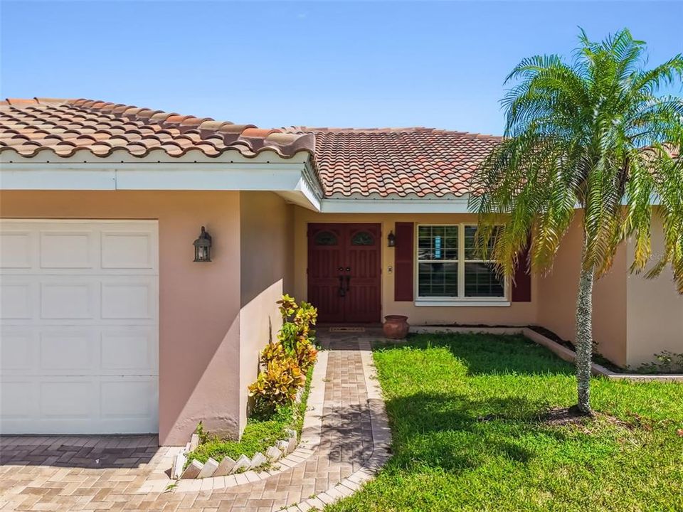 Activo con contrato: $1,390,000 (4 camas, 2 baños, 2273 Pies cuadrados)