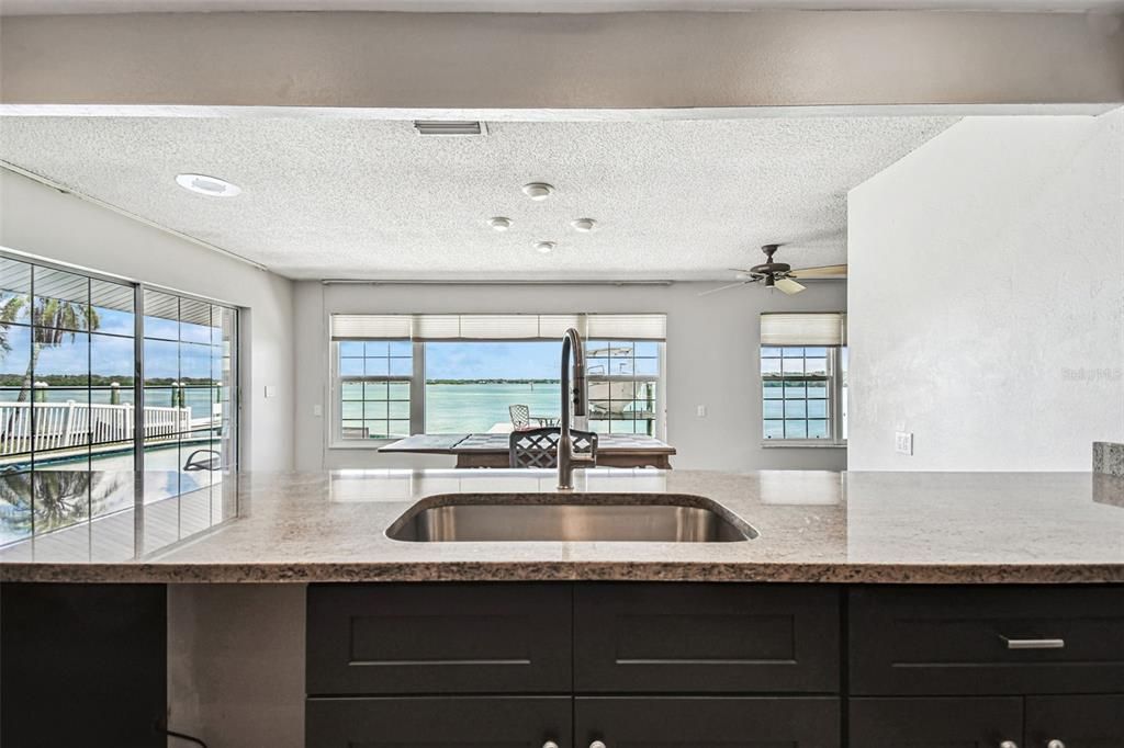 Activo con contrato: $1,390,000 (4 camas, 2 baños, 2273 Pies cuadrados)