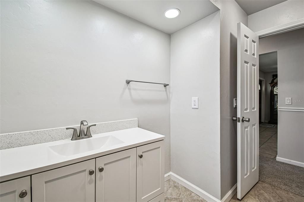 Activo con contrato: $1,390,000 (4 camas, 2 baños, 2273 Pies cuadrados)