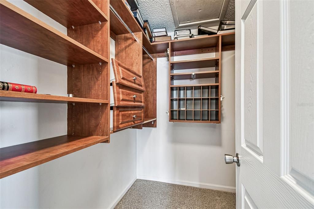 Activo con contrato: $1,390,000 (4 camas, 2 baños, 2273 Pies cuadrados)