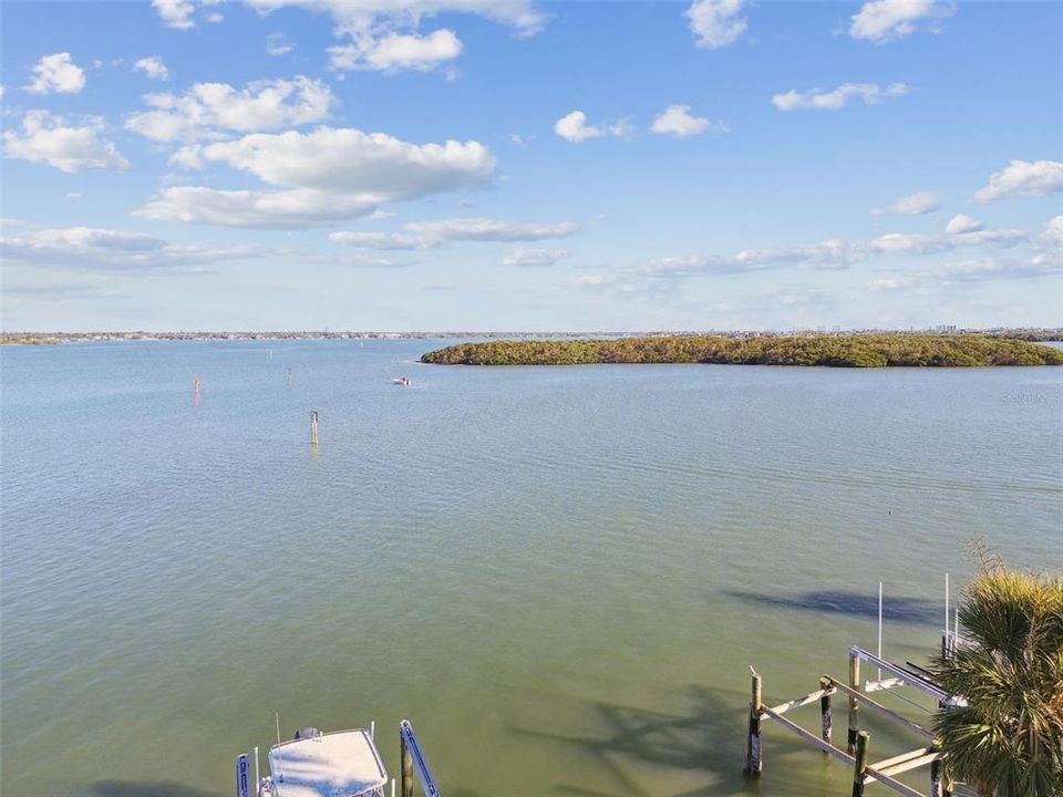 Activo con contrato: $1,390,000 (4 camas, 2 baños, 2273 Pies cuadrados)