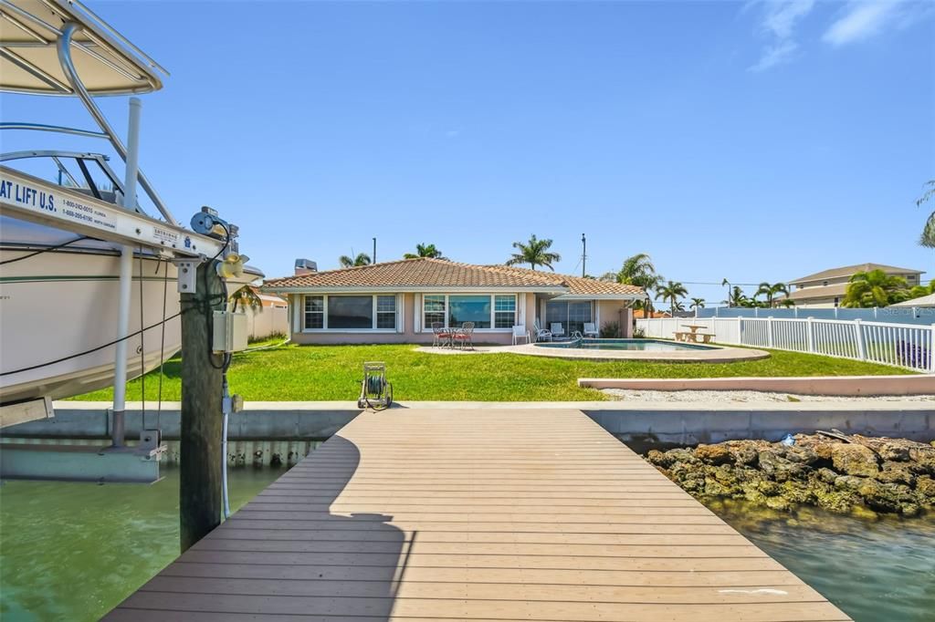 Activo con contrato: $1,390,000 (4 camas, 2 baños, 2273 Pies cuadrados)