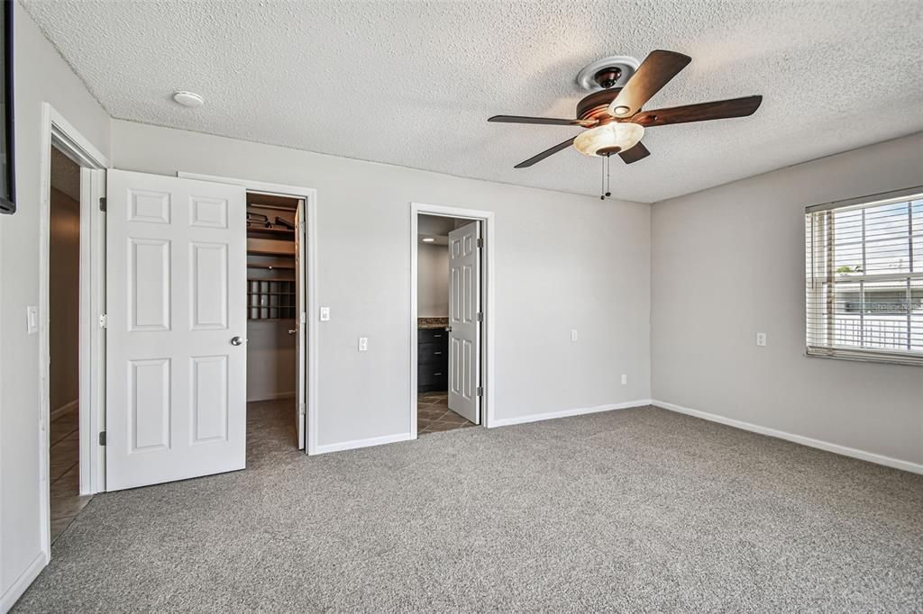 Activo con contrato: $1,390,000 (4 camas, 2 baños, 2273 Pies cuadrados)