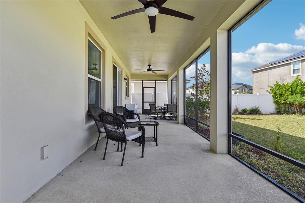 500 SQFT SCREENED PORCH!