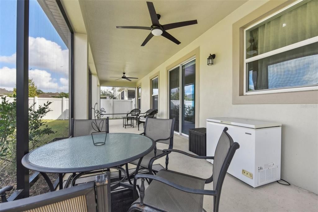 500 SQFT SCREENED PORCH!