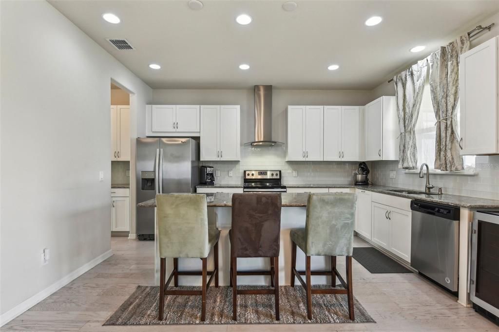 BEAUTIFULLY UPGRADED KITCHEN