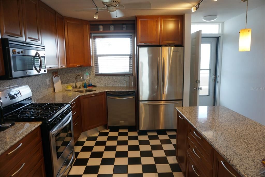 For Rent: $3,000 (2 beds, 2 baths, 1450 Square Feet)