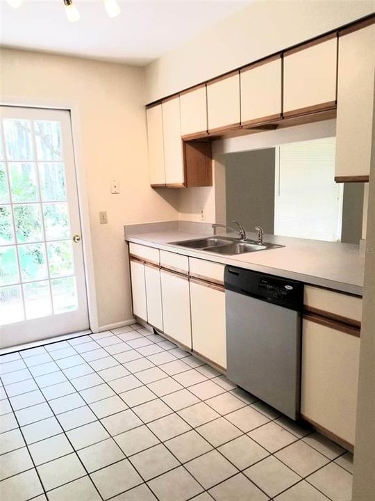 For Rent: $2,150 (2 beds, 2 baths, 1440 Square Feet)