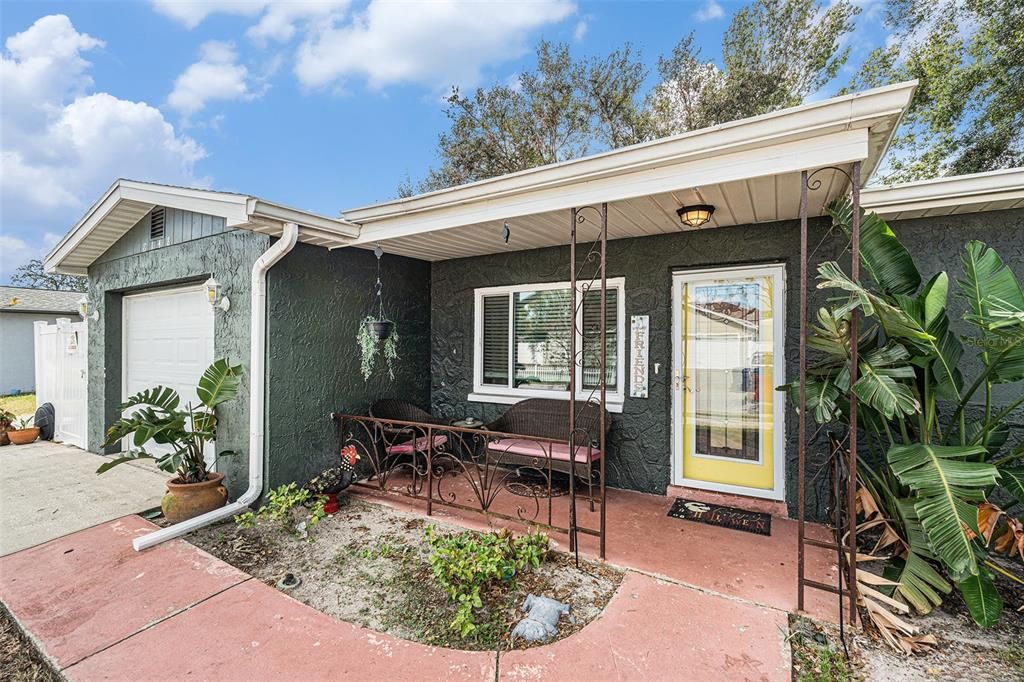 For Sale: $285,000 (2 beds, 2 baths, 1386 Square Feet)