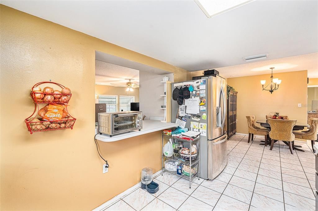 For Sale: $285,000 (2 beds, 2 baths, 1386 Square Feet)