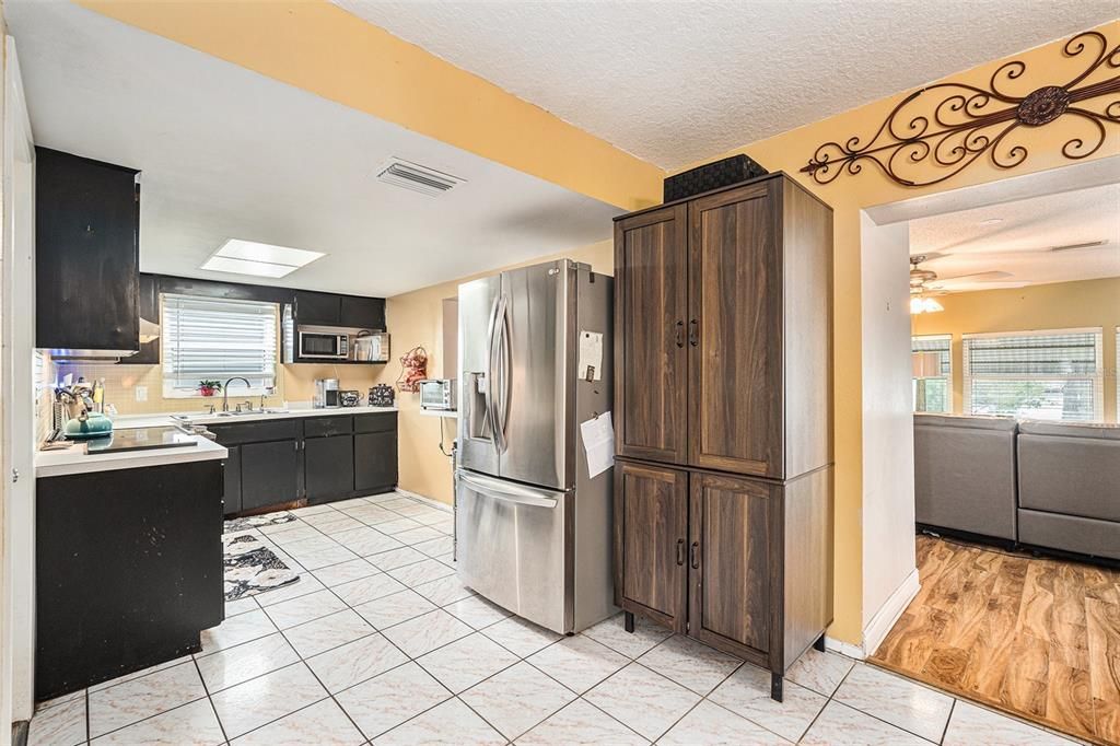 For Sale: $285,000 (2 beds, 2 baths, 1386 Square Feet)