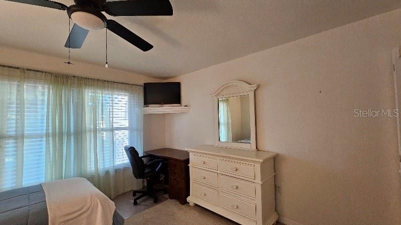 Guest Bedroom/Twin Beds