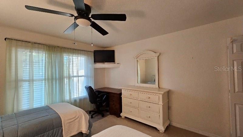 Guest Bedroom/Twin Beds