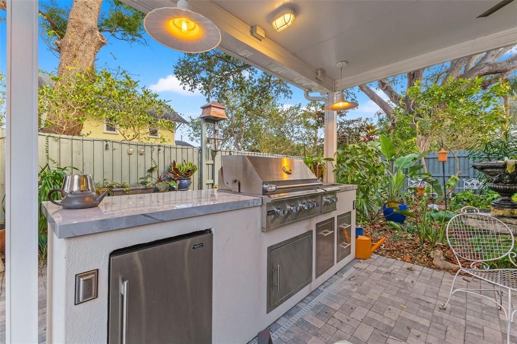 Full Outdoor Kitchen