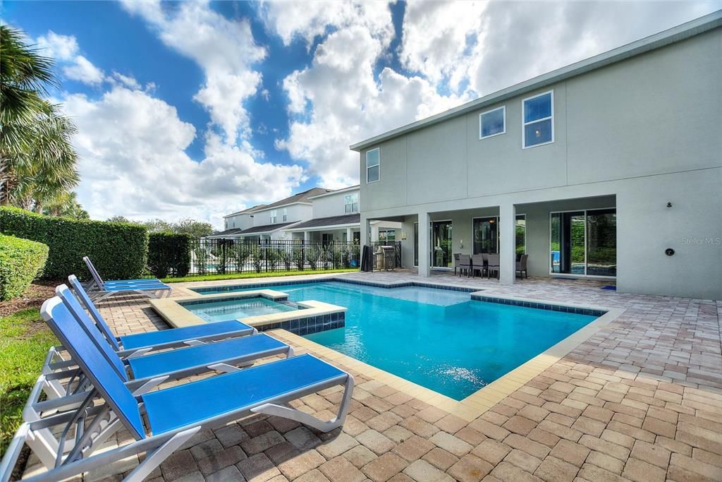 A glance at the pool with the covered lanai.