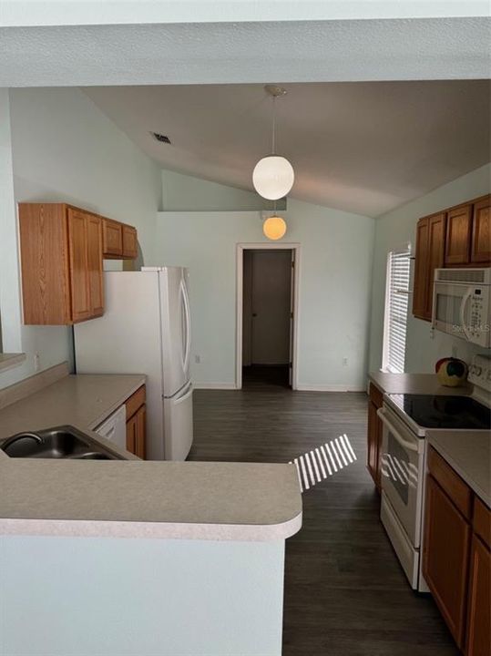 For Rent: $1,967 (4 beds, 2 baths, 1855 Square Feet)