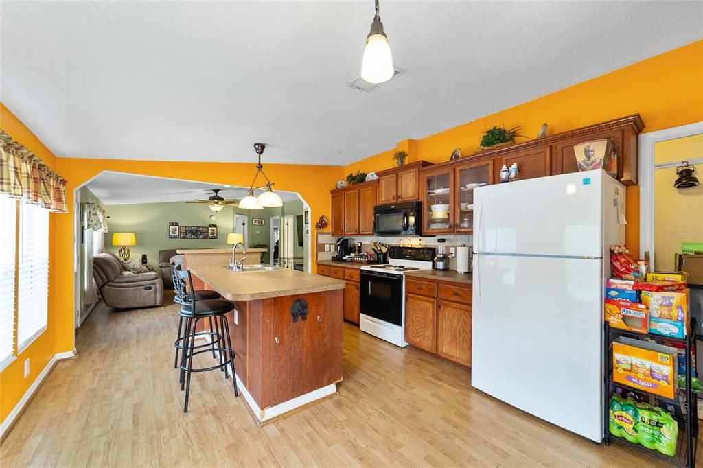 For Sale: $160,000 (3 beds, 2 baths, 1142 Square Feet)