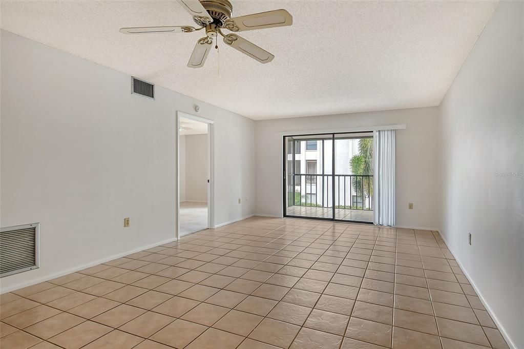 For Sale: $225,000 (2 beds, 2 baths, 1065 Square Feet)