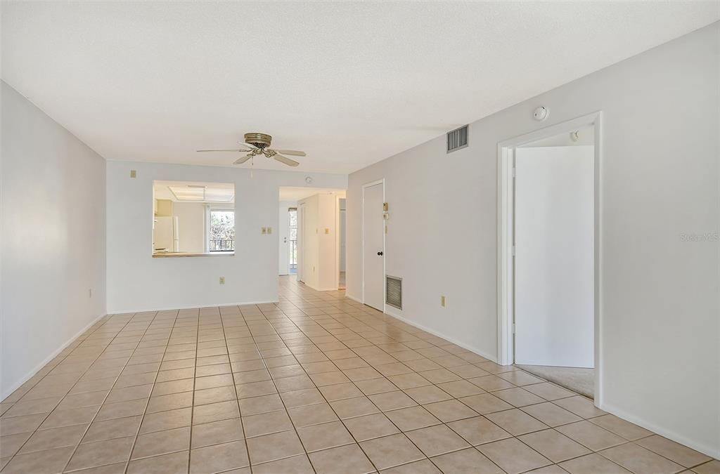 For Sale: $225,000 (2 beds, 2 baths, 1065 Square Feet)