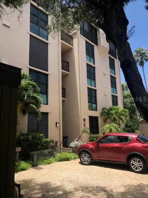 For Rent: $4,000 (2 beds, 2 baths, 1407 Square Feet)