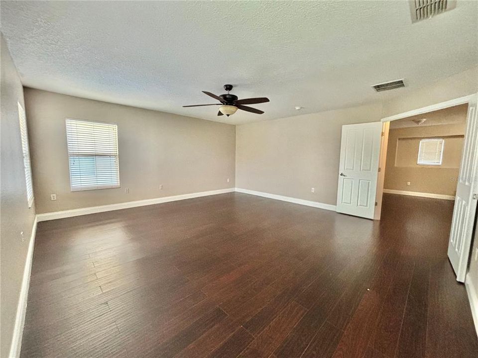 For Rent: $2,250 (4 beds, 2 baths, 2587 Square Feet)