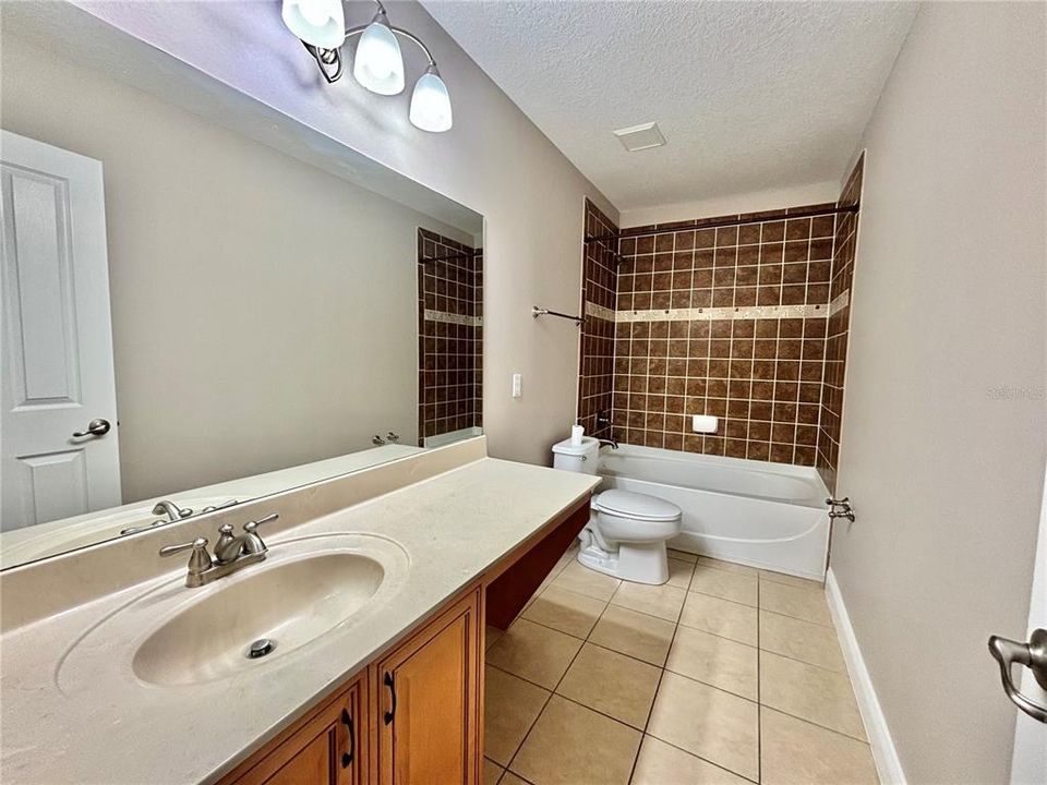 For Rent: $2,250 (4 beds, 2 baths, 2587 Square Feet)