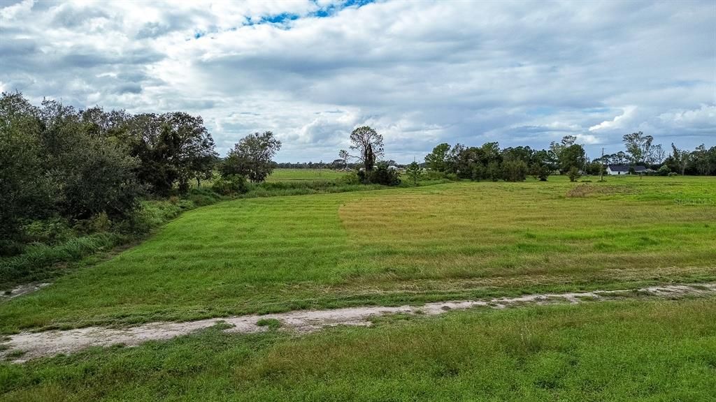 На продажу: $1,650,000 (14.22 acres)