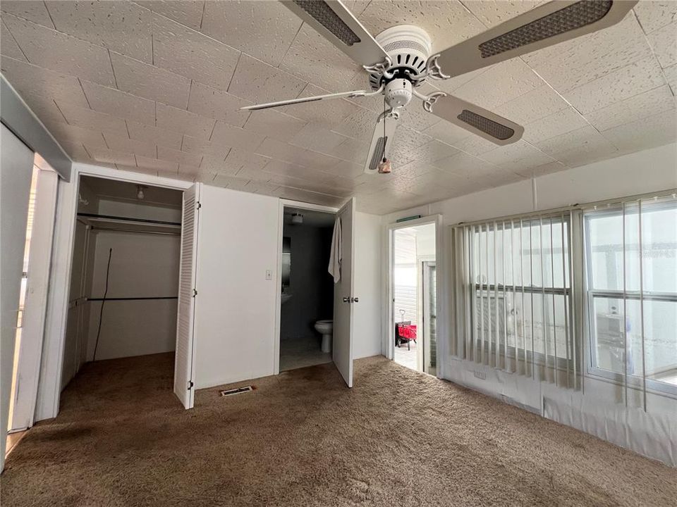 For Sale: $175,000 (2 beds, 2 baths, 902 Square Feet)