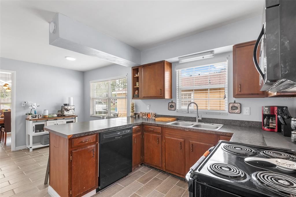 For Sale: $360,000 (3 beds, 2 baths, 1595 Square Feet)