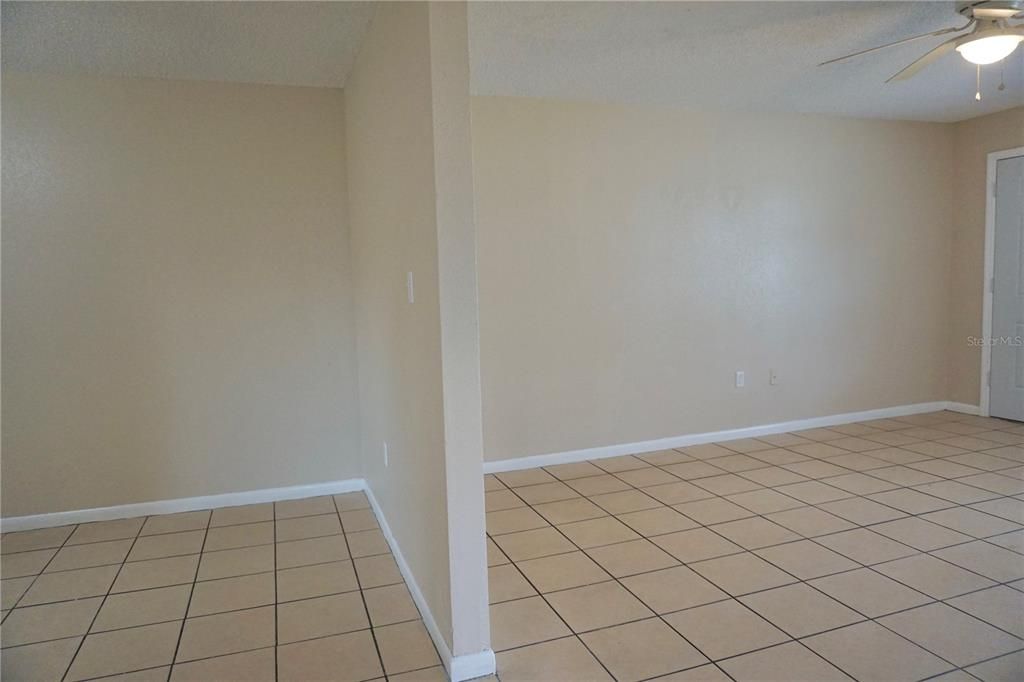 For Rent: $1,250 (2 beds, 1 baths, 944 Square Feet)