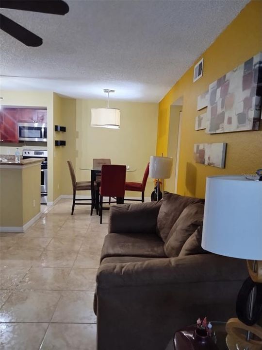 For Rent: $1,700 (2 beds, 2 baths, 988 Square Feet)