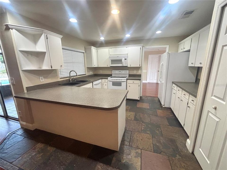 For Rent: $2,599 (4 beds, 2 baths, 2090 Square Feet)