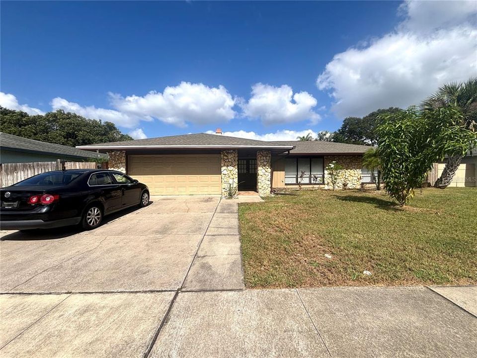 For Rent: $2,599 (4 beds, 2 baths, 2090 Square Feet)