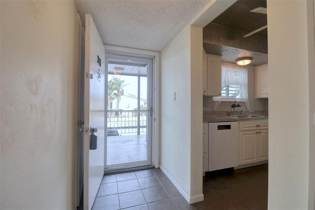 For Sale: $194,900 (2 beds, 2 baths, 1388 Square Feet)