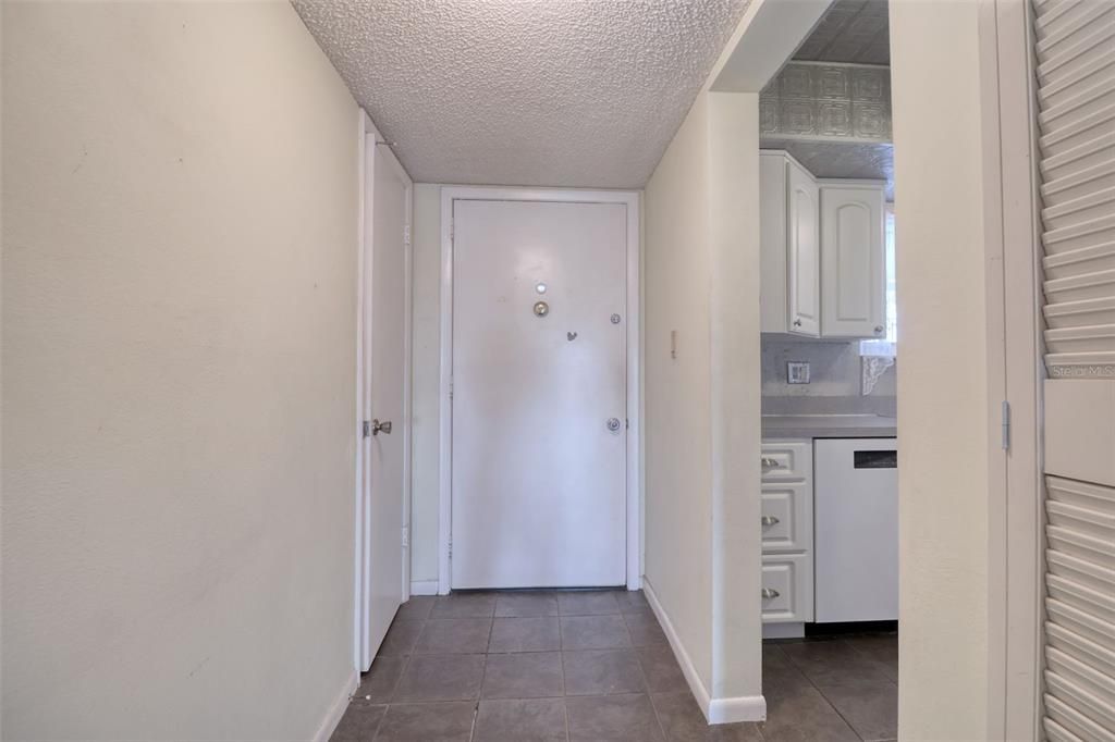 For Sale: $194,900 (2 beds, 2 baths, 1388 Square Feet)