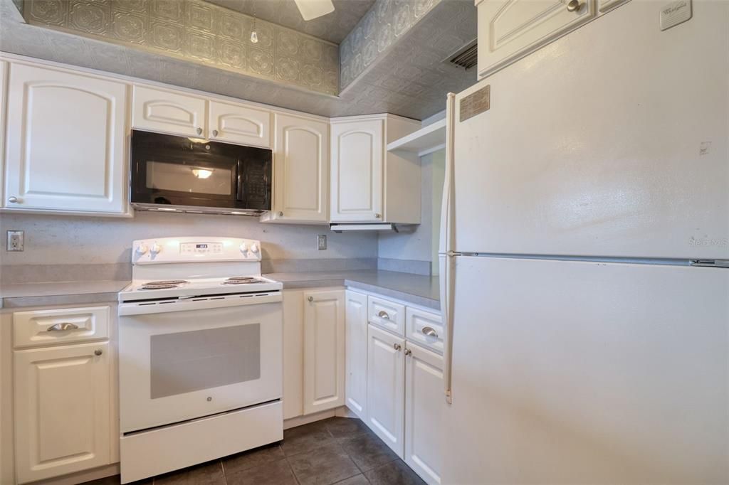 For Sale: $194,900 (2 beds, 2 baths, 1388 Square Feet)