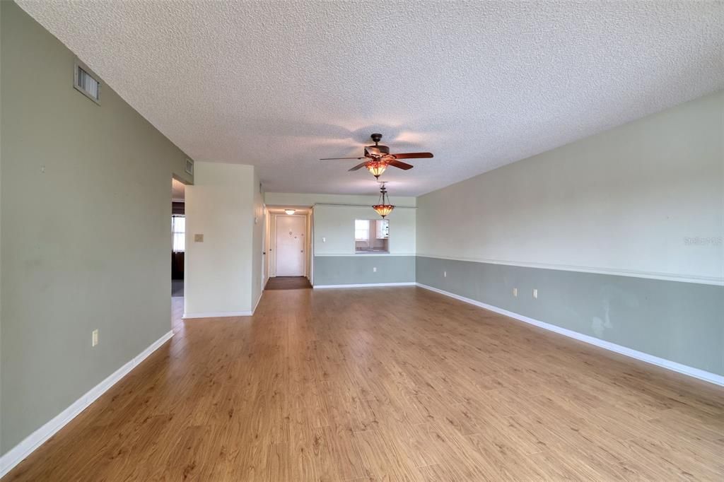 For Sale: $194,900 (2 beds, 2 baths, 1388 Square Feet)