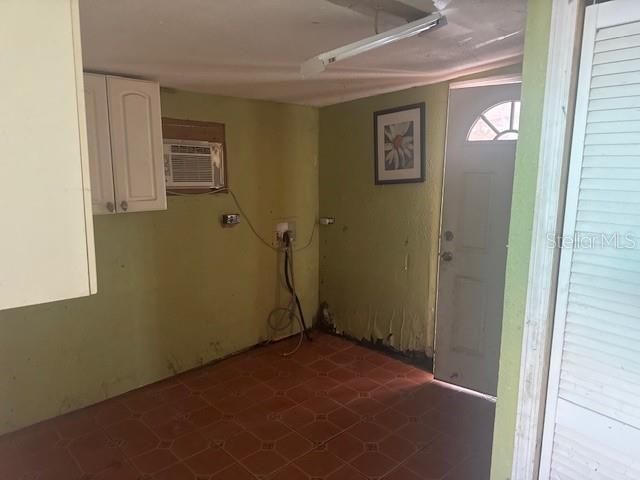 For Sale: $329,000 (1 beds, 1 baths, 814 Square Feet)