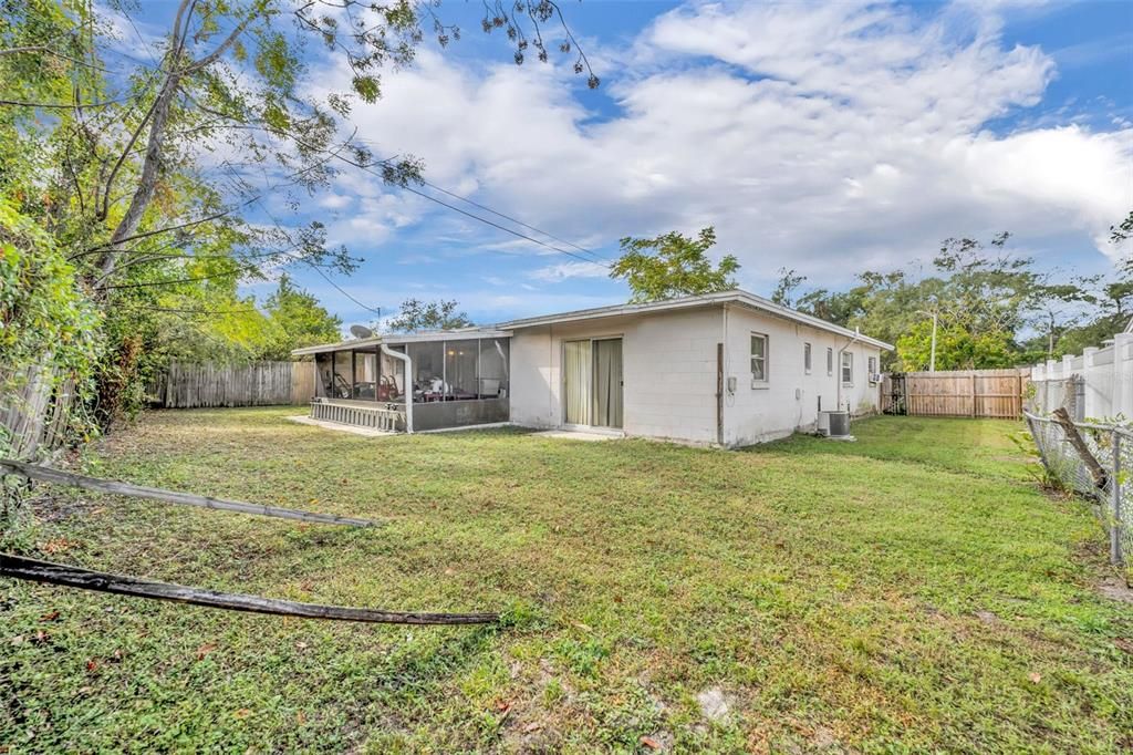 For Sale: $275,000 (3 beds, 2 baths, 1096 Square Feet)