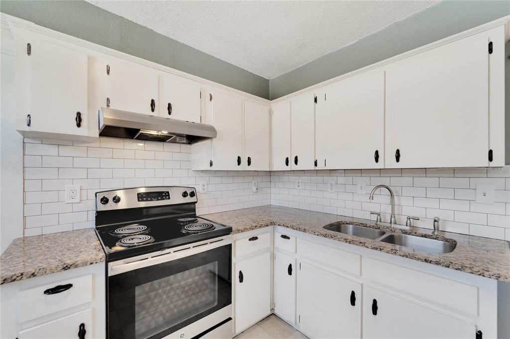 For Sale: $340,000 (3 beds, 2 baths, 1152 Square Feet)