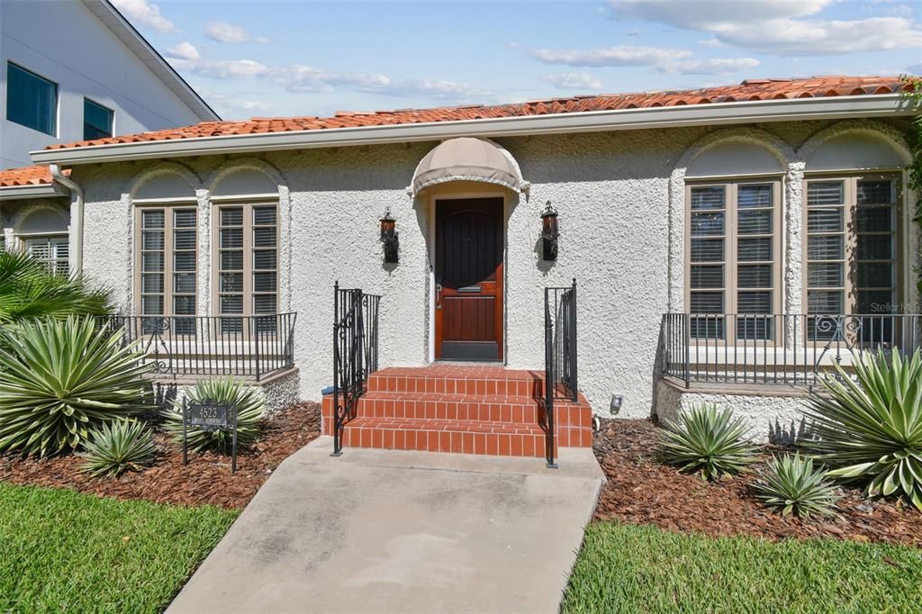 For Sale: $1,200,000 (3 beds, 2 baths, 2078 Square Feet)