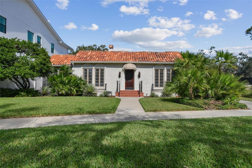 For Sale: $1,200,000 (3 beds, 2 baths, 2078 Square Feet)