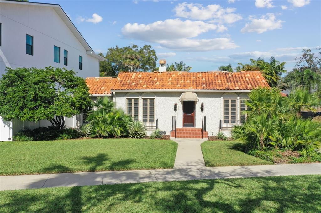 For Sale: $1,200,000 (3 beds, 2 baths, 2078 Square Feet)