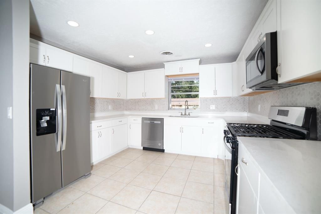 For Sale: $218,800 (2 beds, 2 baths, 1420 Square Feet)