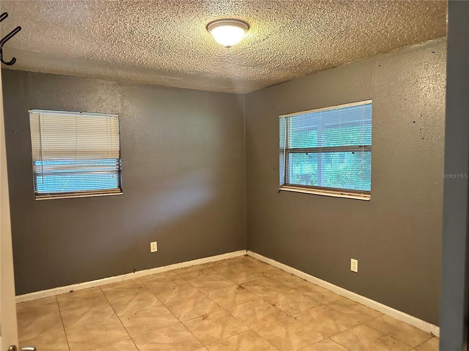 For Sale: $299,900 (2 beds, 2 baths, 1056 Square Feet)